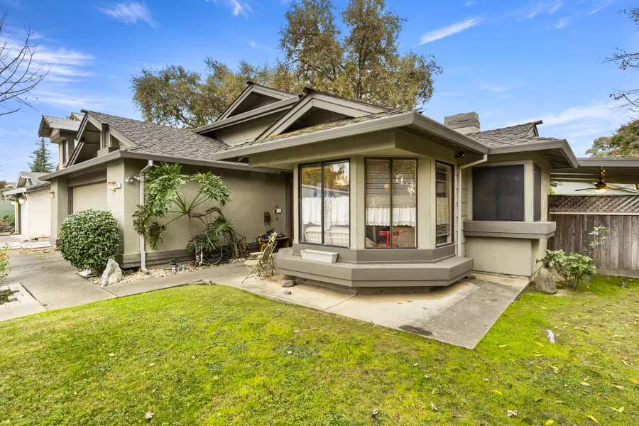 1913 Oak Bluff Way, Sacramento, CA 95833