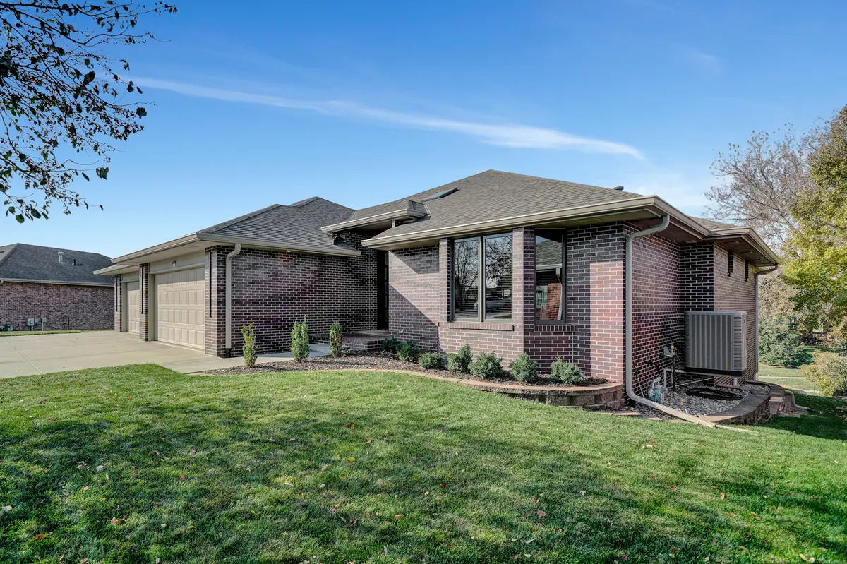 5133 Old Creek Rd, Lincoln, NE 68516