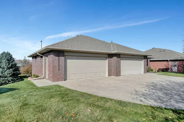 5133 Old Creek Rd, Lincoln, NE 68516