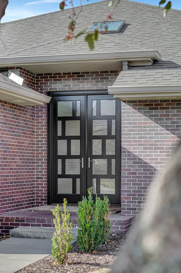 5133 Old Creek Rd, Lincoln, NE 68516
