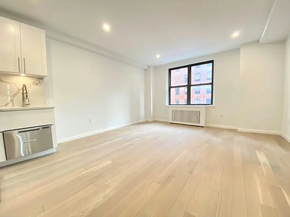 160 E 48th St #P3P, New York, NY 11203