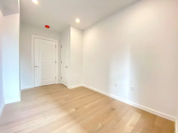 160 E 48th St #P3P, New York, NY 11203