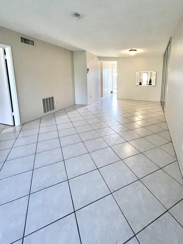 2731 NE 14th St #203, Pompano Beach, FL 33062