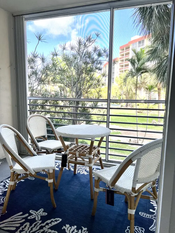 2731 NE 14th St #203, Pompano Beach, FL 33062