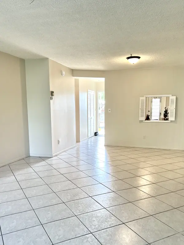 2731 NE 14th St #203, Pompano Beach, FL 33062