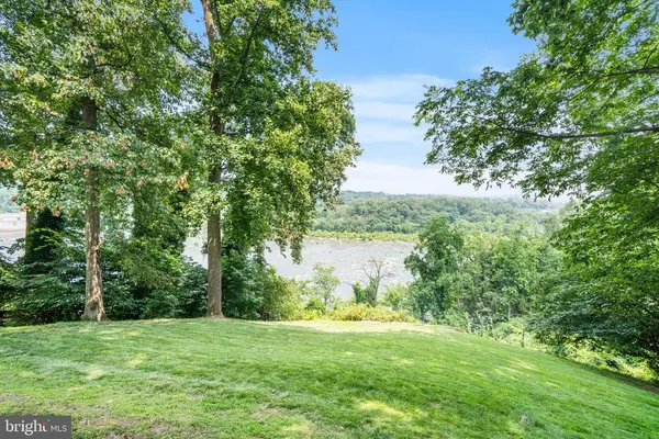 1175 Crest Ln, Mclean, VA 22101
