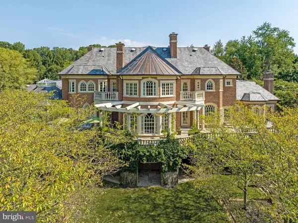 9351 Cornwell Farm Rd, Great Falls, VA 22066