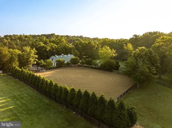 9351 Cornwell Farm Rd, Great Falls, VA 22066
