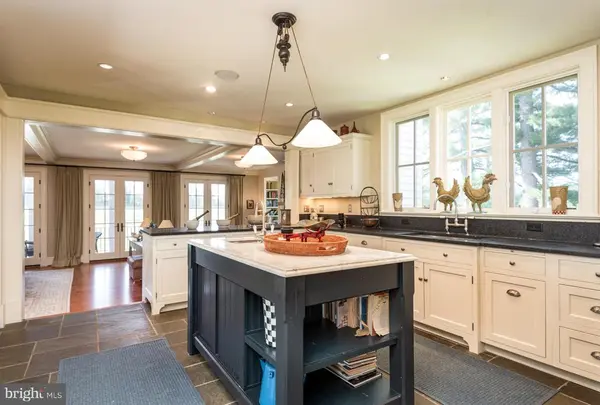 13252 Harpers Ferry Rd, Purcellville, VA 20132