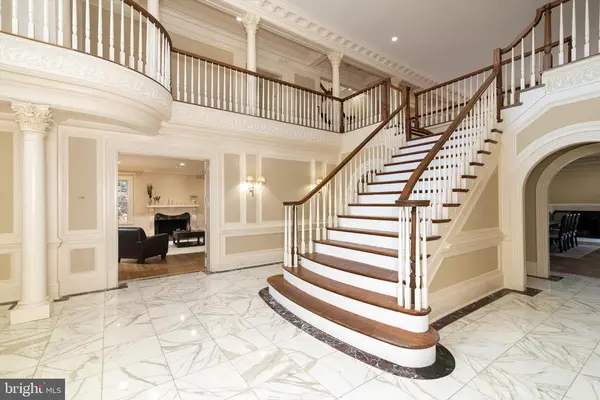 8537 Old Dominion Dr, Mclean, VA 22102
