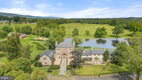 33846 Foxlease Ln, Upperville, VA 20184