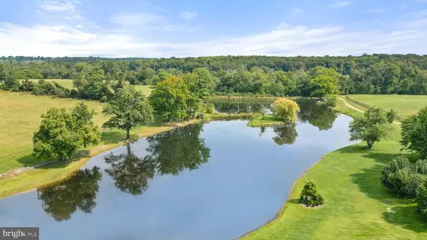 33846 Foxlease Ln, Upperville, VA 20184