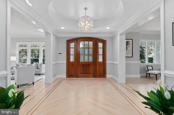 7032 Benjamin St, Mclean, VA 22101