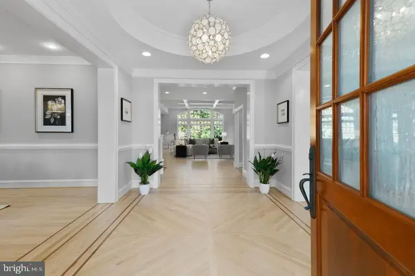 7032 Benjamin St, Mclean, VA 22101