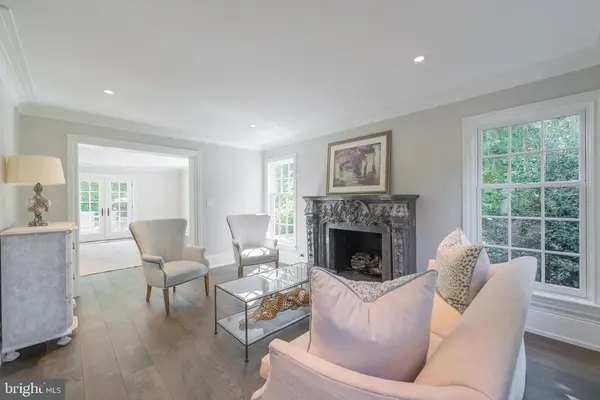 903 Countryside Ct, Mclean, VA 22101