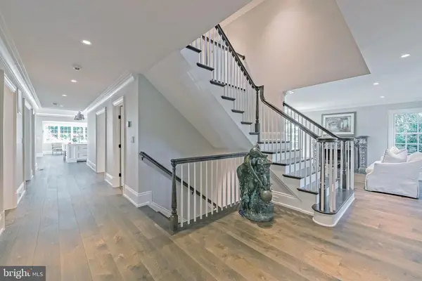 903 Countryside Ct, Mclean, VA 22101
