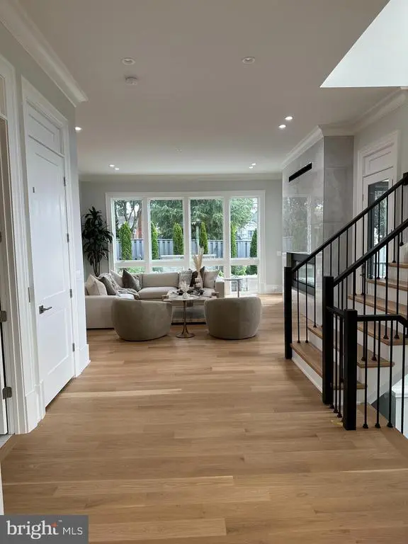 Halls Farm Ln, Mclean, VA 22101