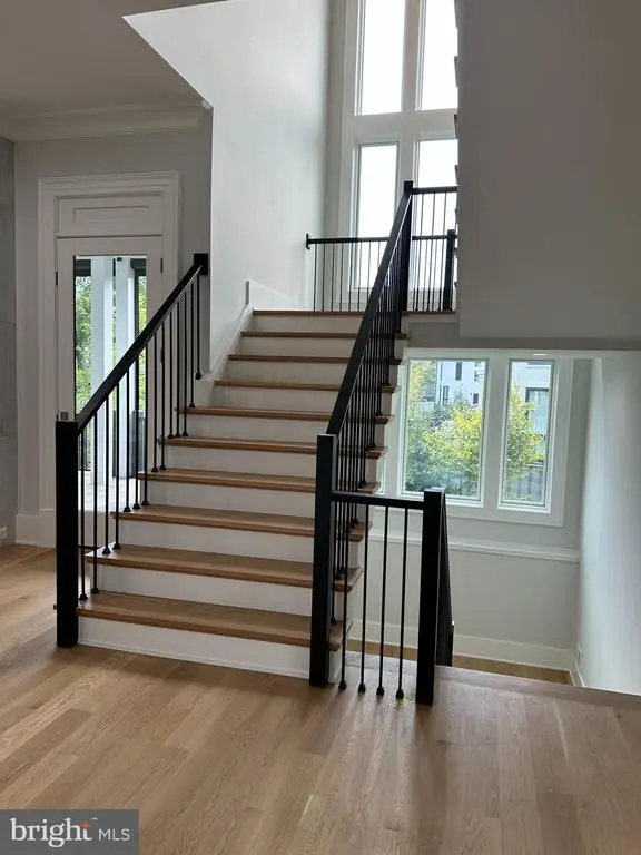 Halls Farm Ln, Mclean, VA 22101