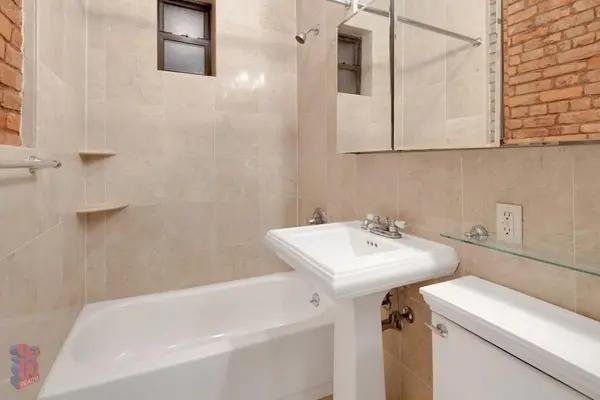 230 E 32nd St #A, New York, NY 10016