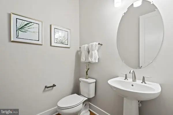 Warlander Dr SW, Leesburg, VA 20175