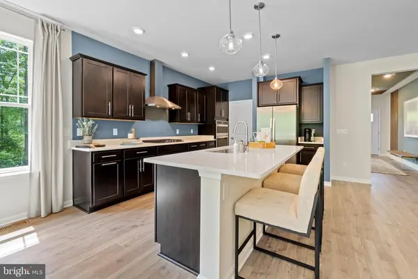 11790 Park Gate Dr, Nokesville, VA 20181