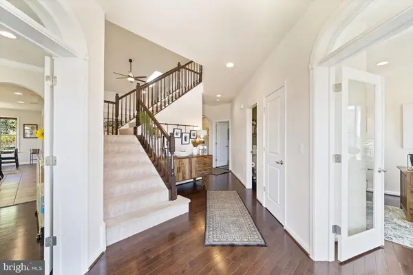 17256 Creekside Green Pl, Round Hill, VA 20141