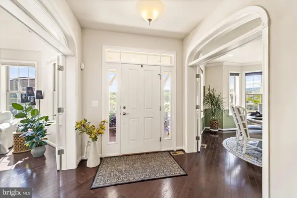 17256 Creekside Green Pl, Round Hill, VA 20141