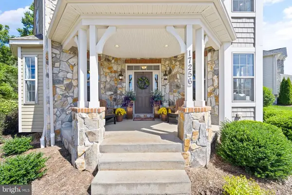17256 Creekside Green Pl, Round Hill, VA 20141