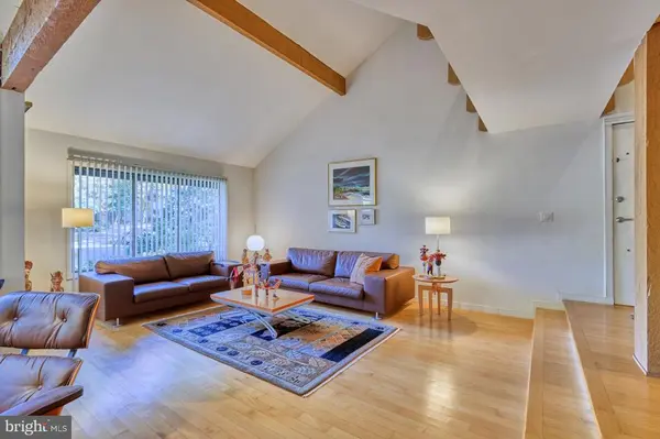 10614 Fiesta Rd, Fairfax, VA 22032