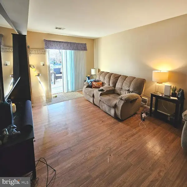 5638 Roundtree Dr, Woodbridge, VA 22193