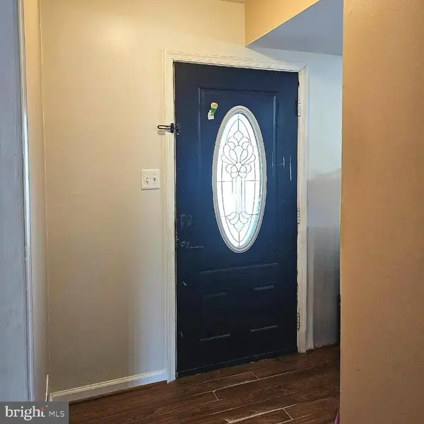 5638 Roundtree Dr, Woodbridge, VA 22193