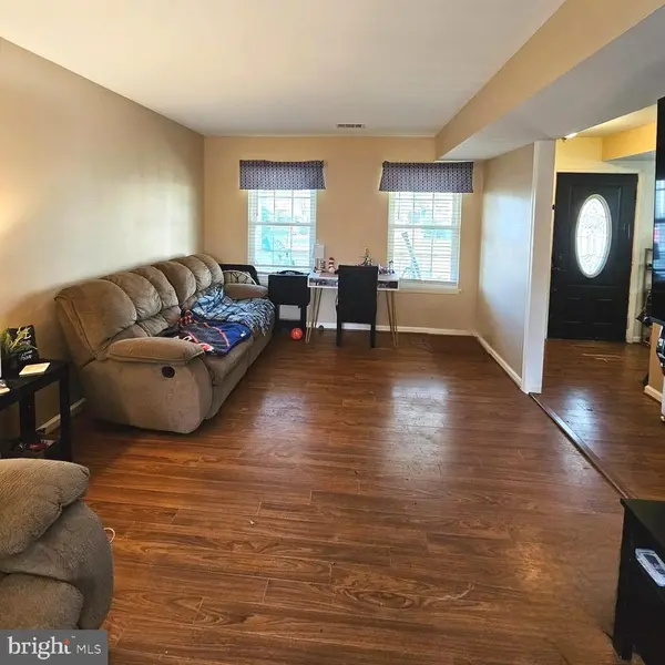 5638 Roundtree Dr, Woodbridge, VA 22193