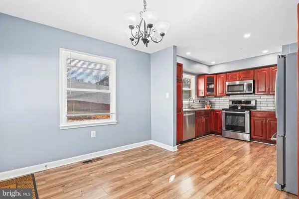 18907 White Oak Dr, Triangle, VA 22172