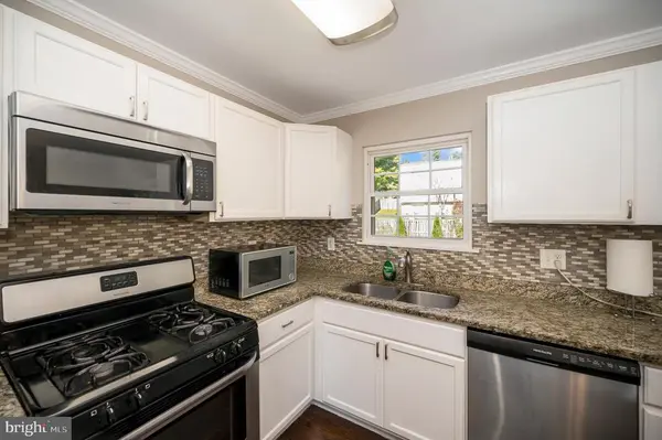 5584 Reardon Ln, Woodbridge, VA 22193