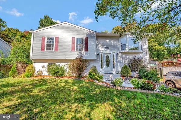 5584 Reardon Ln, Woodbridge, VA 22193