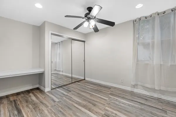 18620 Hatteras St #106, Tarzana, CA 91356