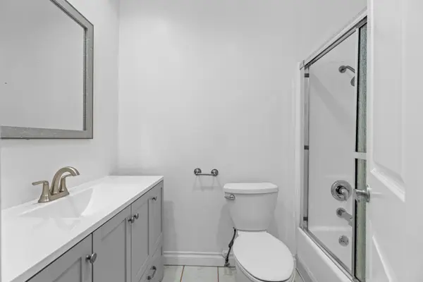 18620 Hatteras St #106, Tarzana, CA 91356
