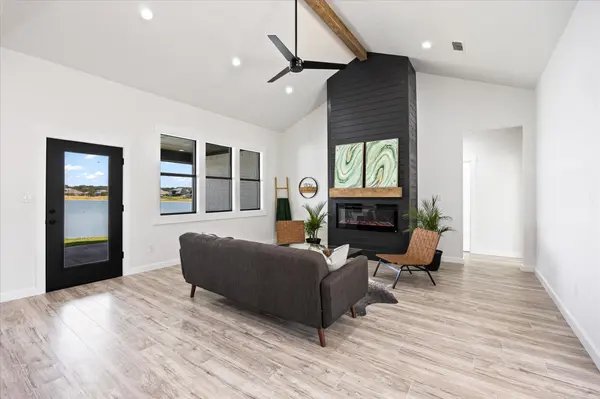3810 Upper Lake Cir, Granbury, TX 76049