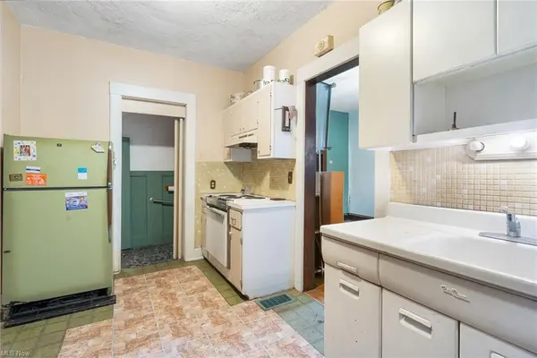 1372 W 112th St, Cleveland, OH 44102