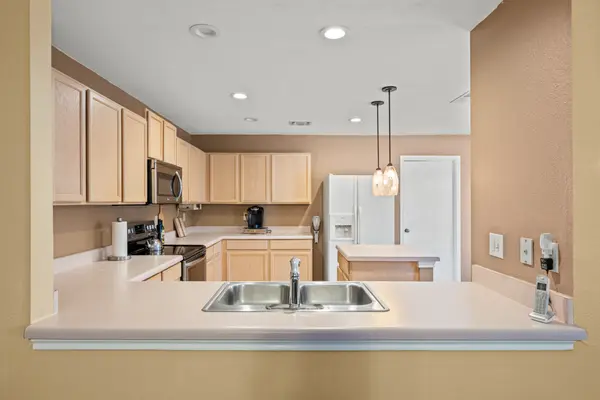 11931 Branding Pt, Helotes, TX 78023