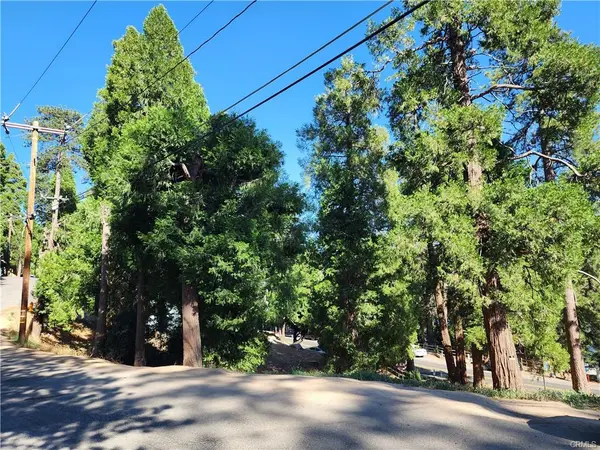 Zurich Dr, Crestline, CA 92325
