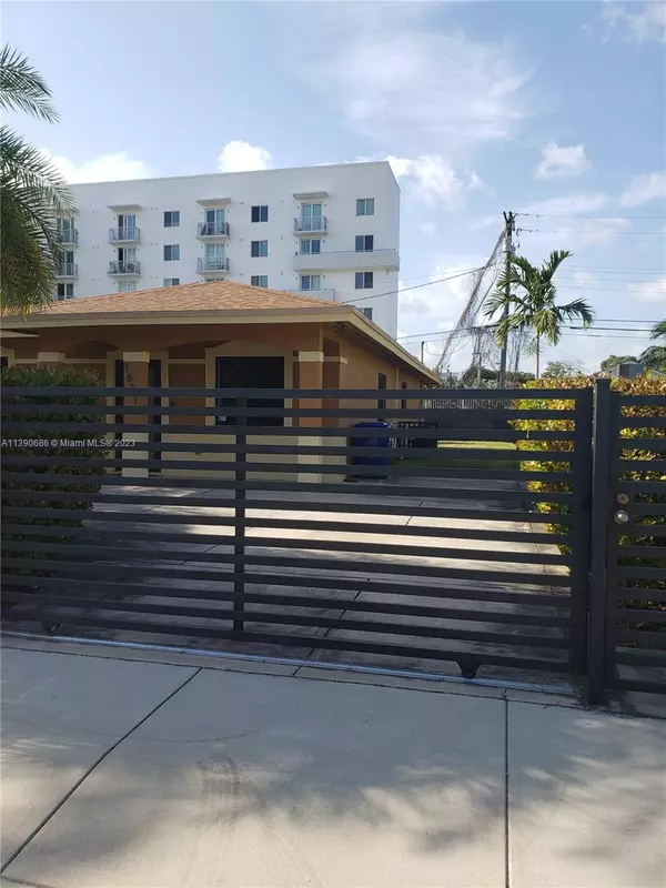 1450 NW 112th Ter, Pembroke Pines, FL 33026