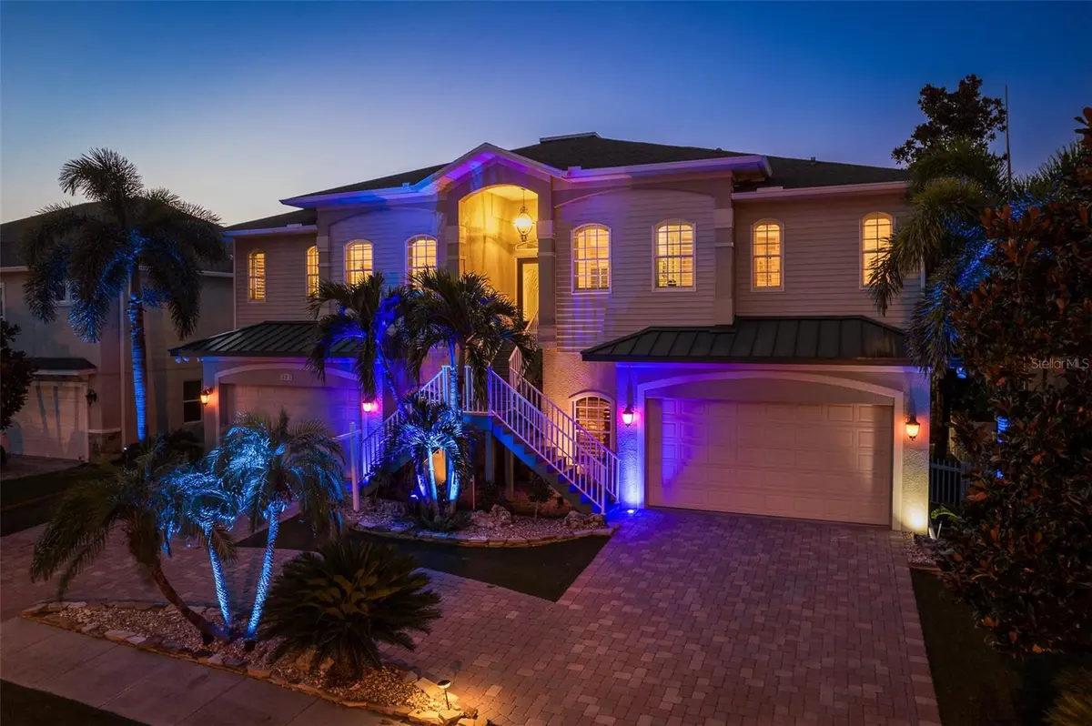 321 Manatee Ln, Tarpon Springs, FL 34689