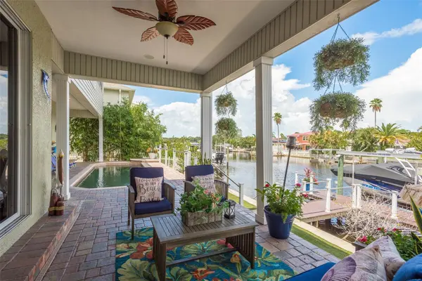 321 Manatee Ln, Tarpon Springs, FL 34689