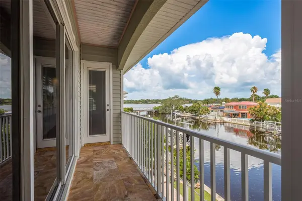 321 Manatee Ln, Tarpon Springs, FL 34689