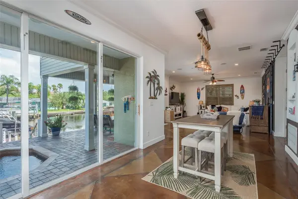 321 Manatee Ln, Tarpon Springs, FL 34689