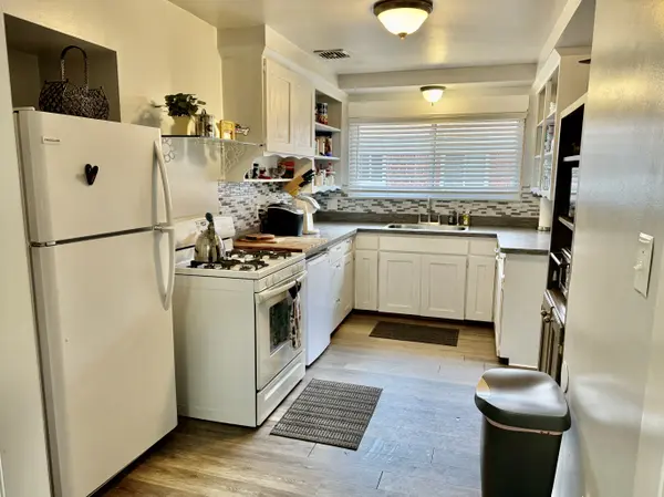 9260 Ruth Ave, Allen Park, MI 48101