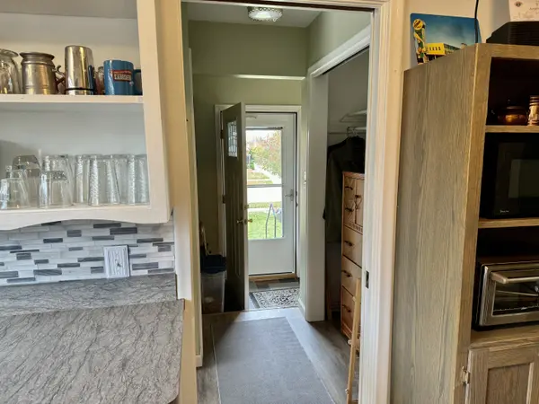9260 Ruth Ave, Allen Park, MI 48101