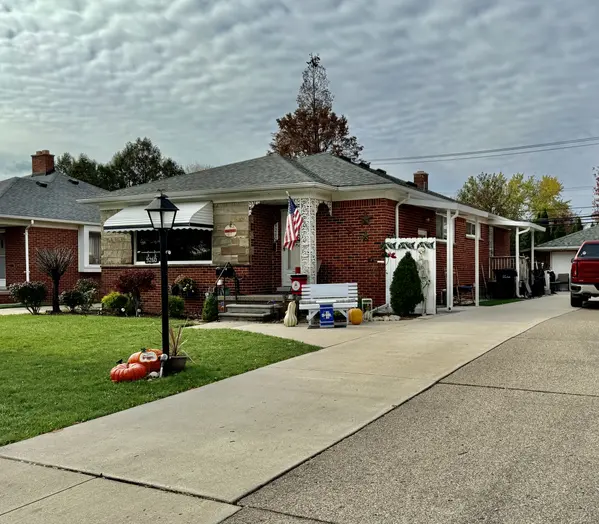 9260 Ruth Ave, Allen Park, MI 48101