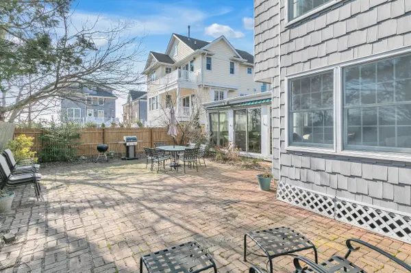 547 W Lake Ave, Bay Head, NJ 08742